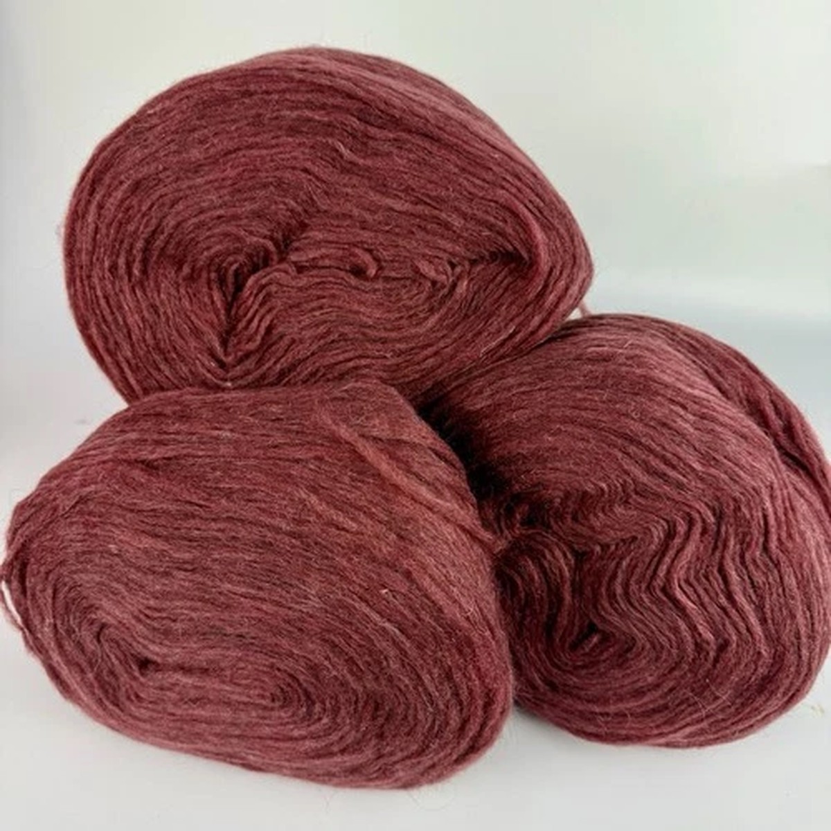nutiden-by-honer-och-eir-unspun-wool-yarn-sweden-520-grams-color-sammelsoffan