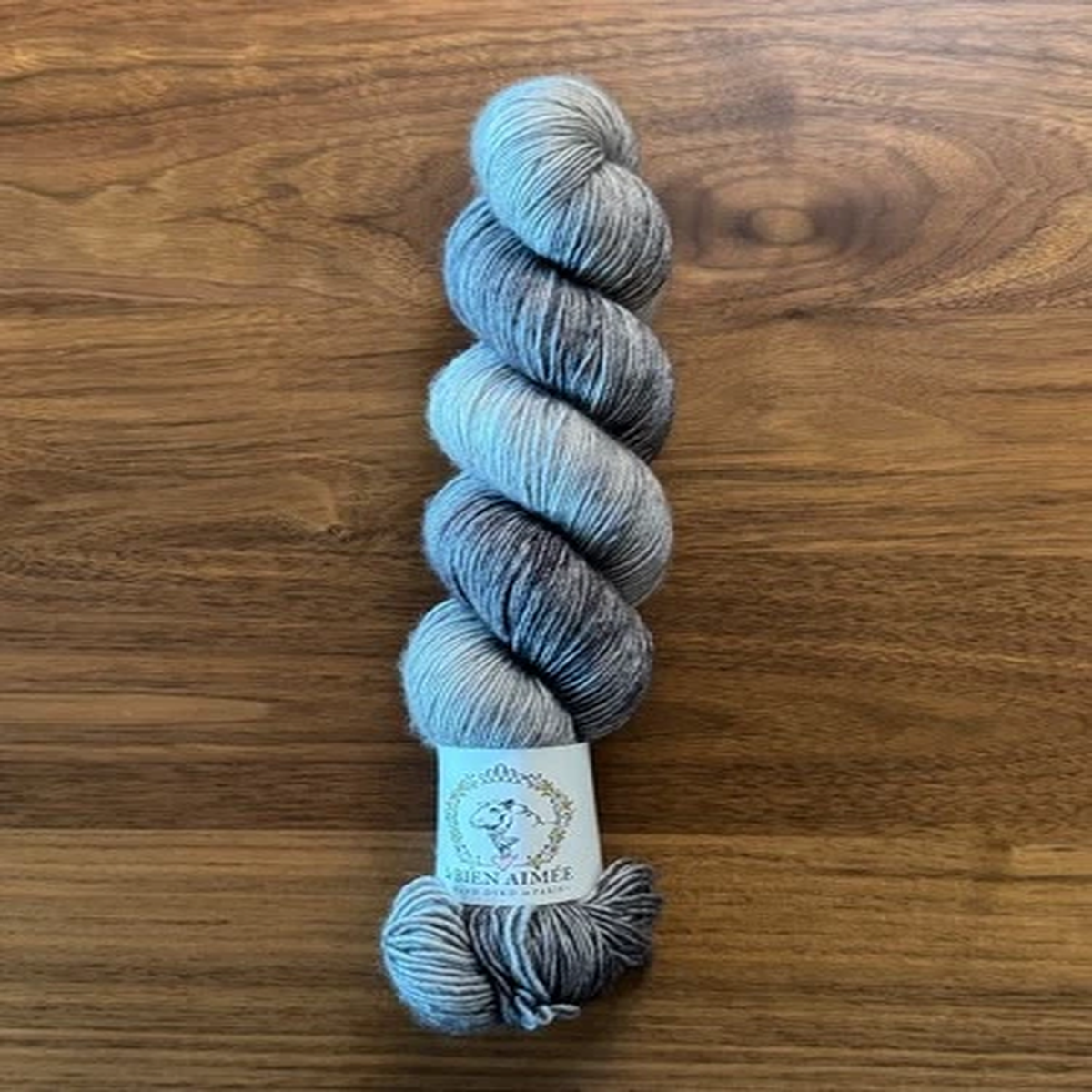 la-bien-aimee-yarn-superwash-merino-wool-colorway-house-of-stark