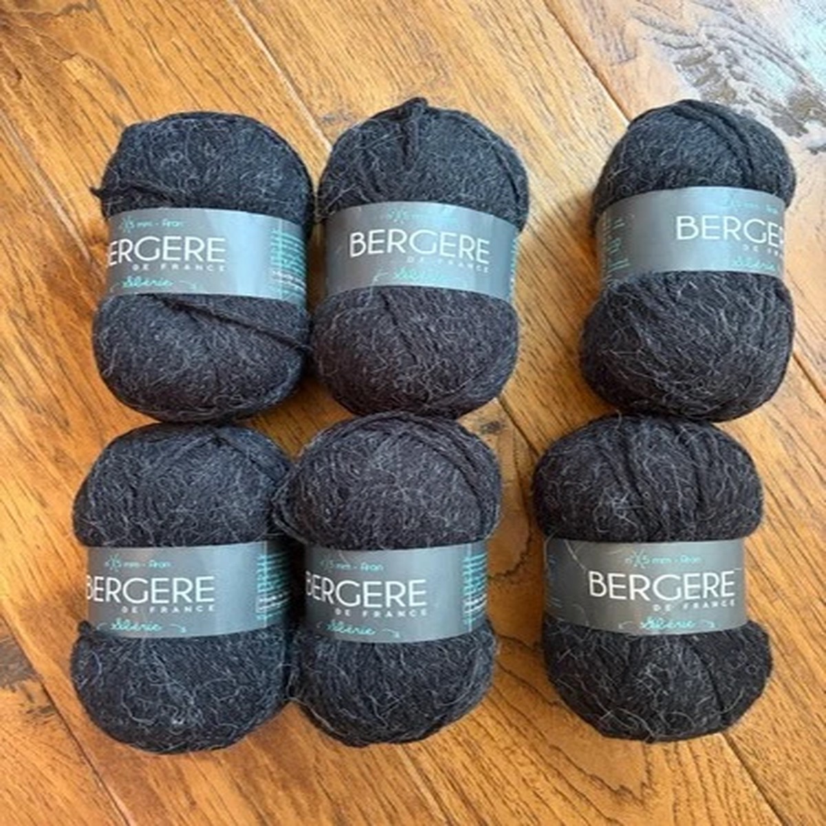 bergere-france-wool-blend-yarn-siberie-color-noir-6-skeins