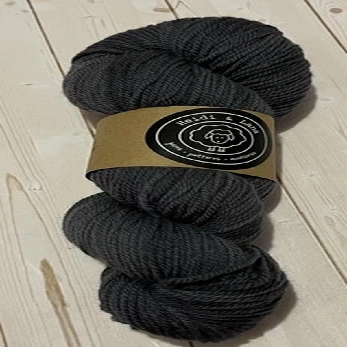 one-new-hank-heidi-lana-homestead-dk-yarn-steel-100-merino-wool
