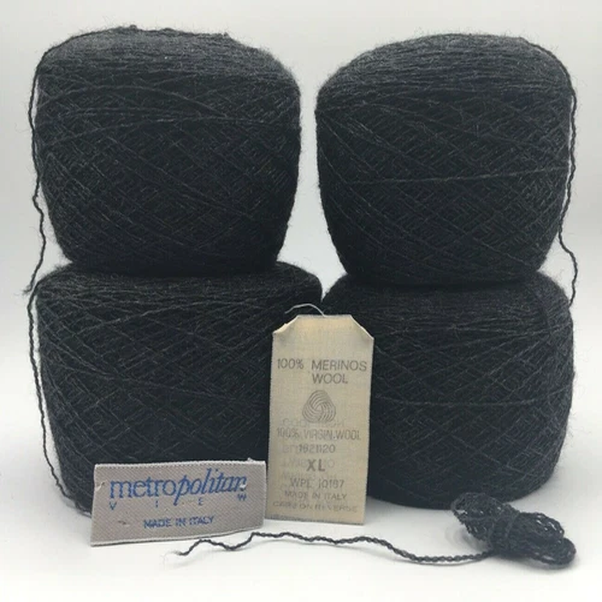 recycled-yarn-100-merino-wool-very-dark-gray-color-9-6oz-272g-3778-yds-lace