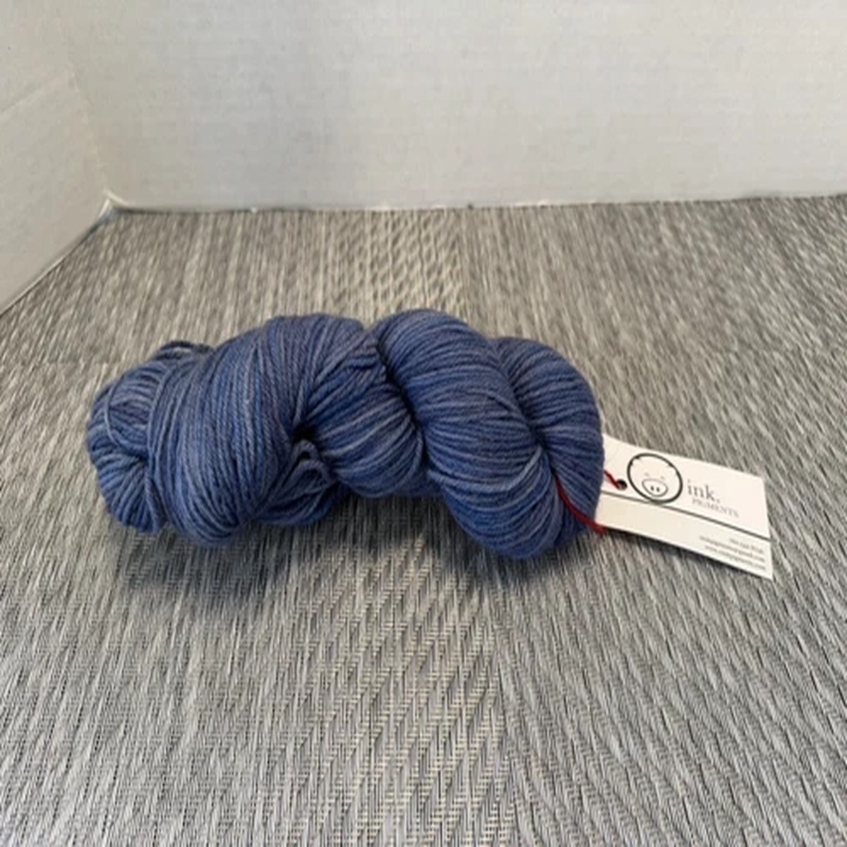oink-pigments-dk-yarn-superwash-merino-color-navy-270yds-100g