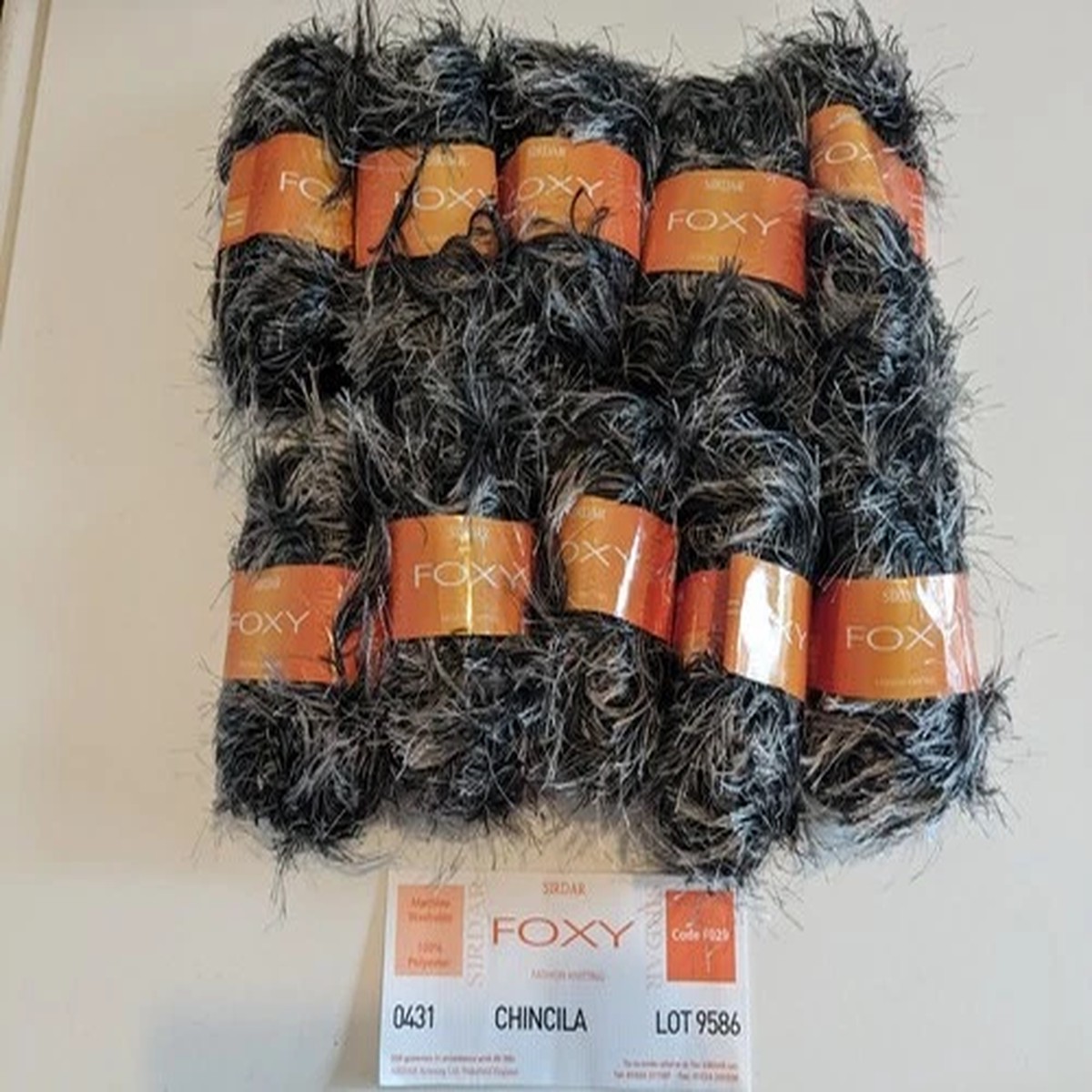 500g-sirdar-foxy-0431-chinchilla-silver-black-fur-eyelash-wool-yarn-7mm