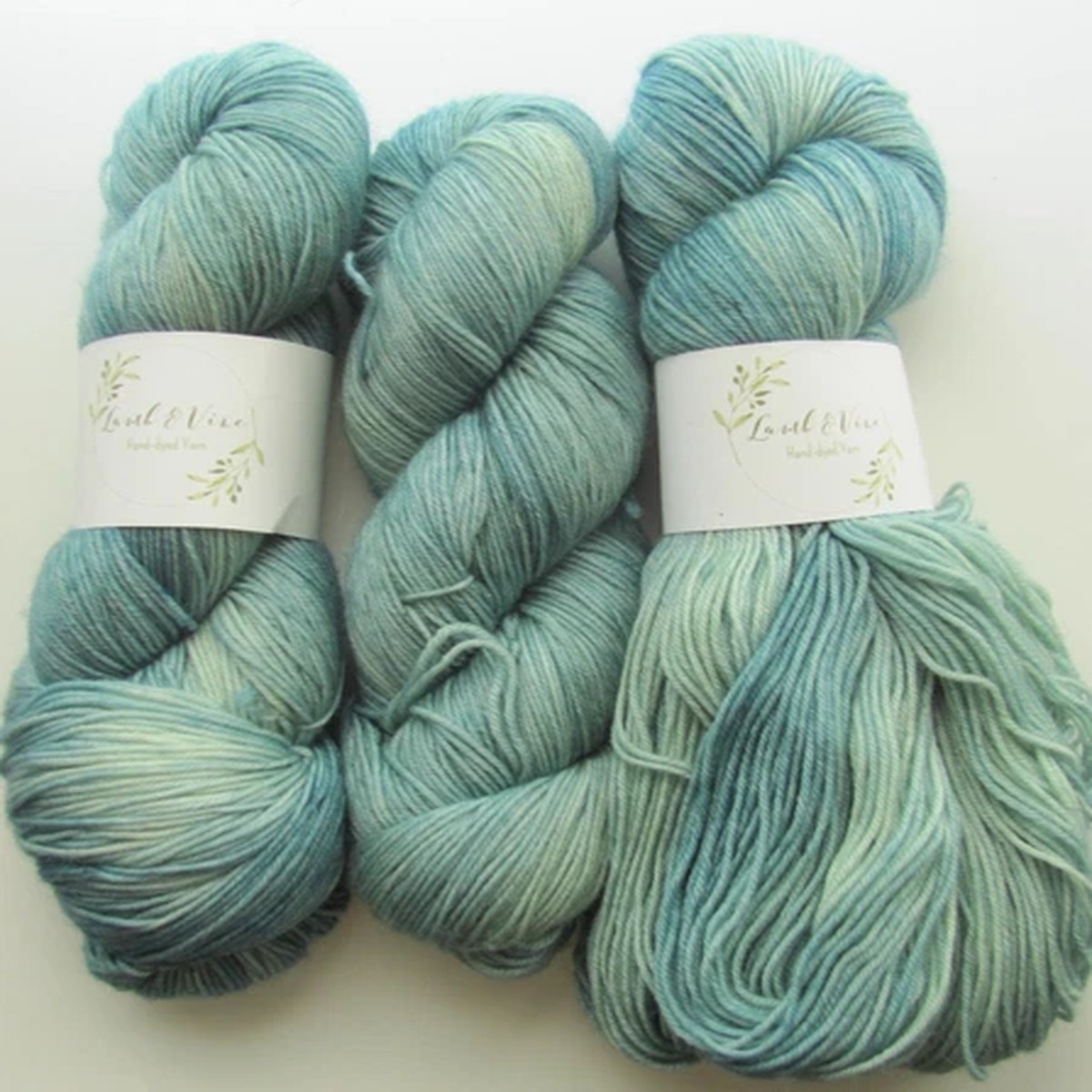 lamb-vine-fingering-yarn-superwash-merino-wool-colorway-hoarfrost-3-hanks