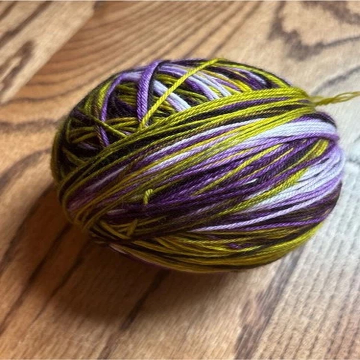 yarn-fingering-weight-sock-105g-purple-green-wool-blend-knit-hand-dyed-indie