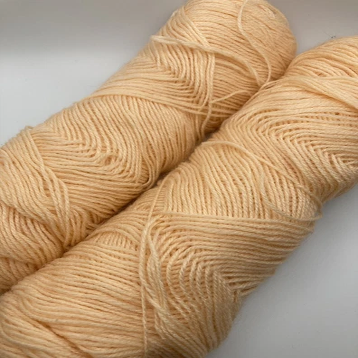 2-partial-skeins-baby-yarn-color-peach-missing-labels-3-8-oz-total-3-dk-light