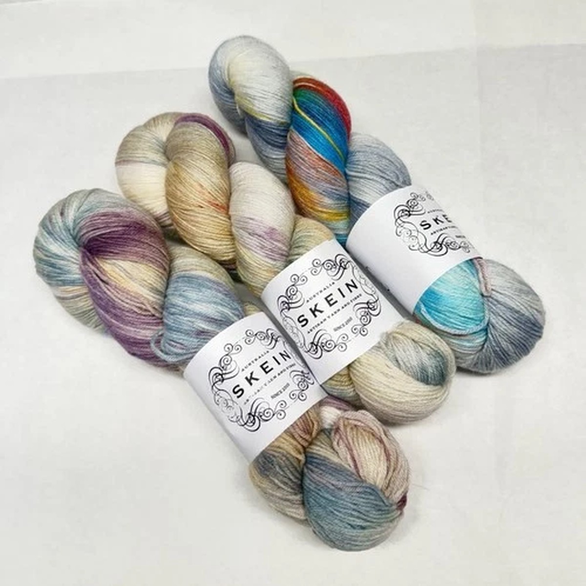 australian-skein-artisan-yarn-superwash-merino-sock-milk-glass-rain