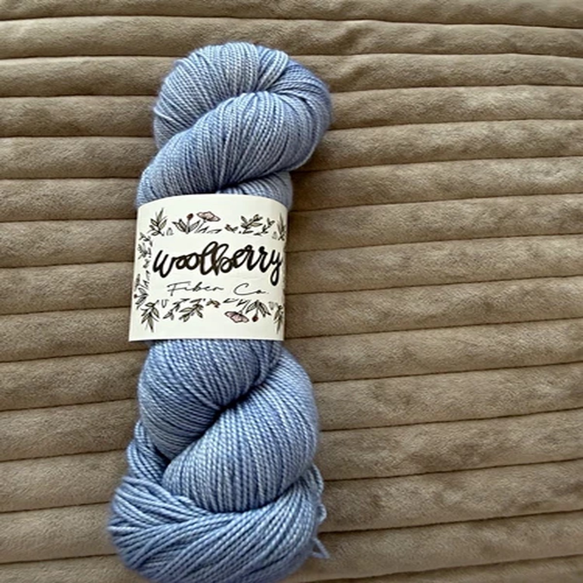 woolberry-fiber-co-berry-cashmere-frost-blue-fingering-skein-400yd