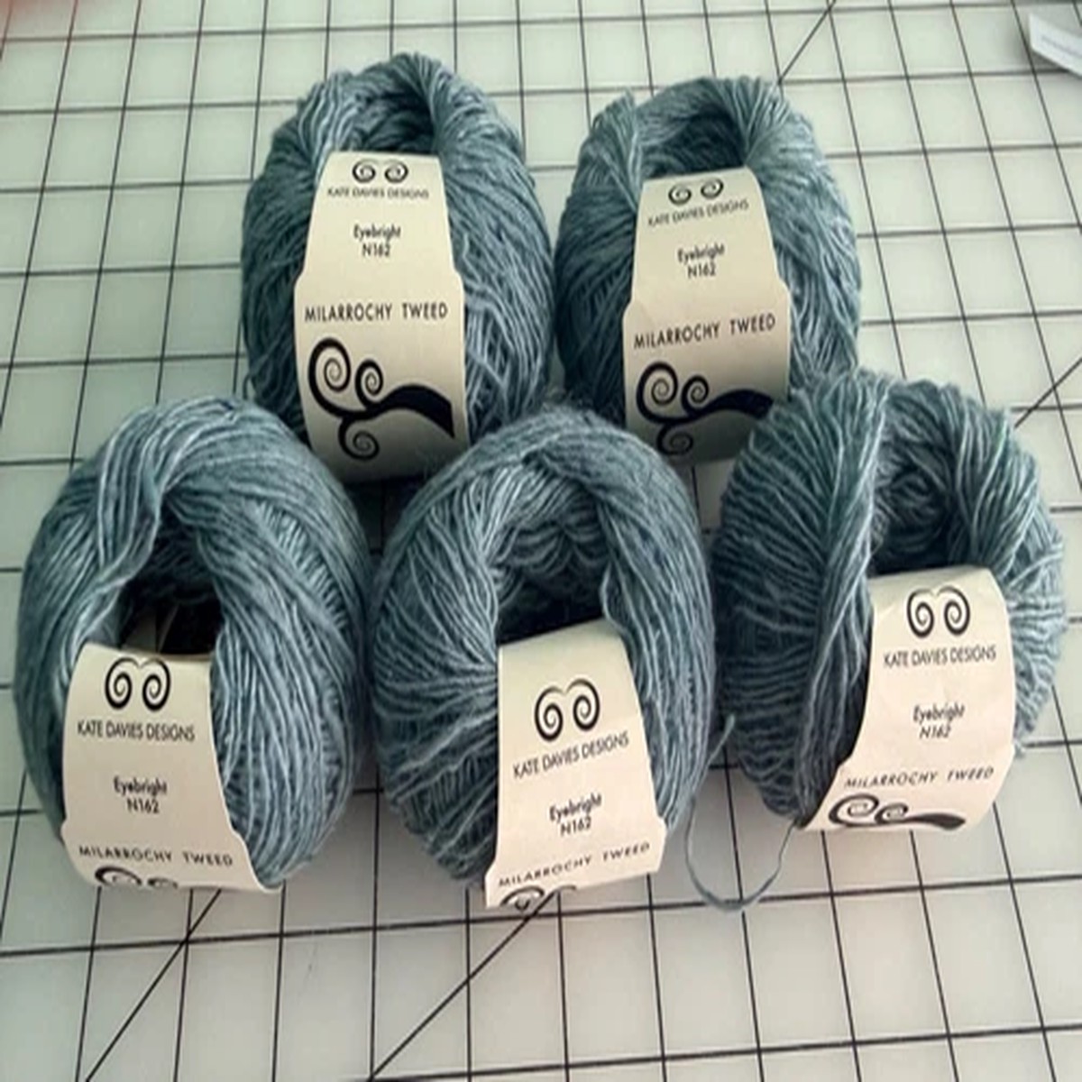 scottich-yarns-kate-davis-milarrochy-tweet-4-ply-5-balls-color-eyebright