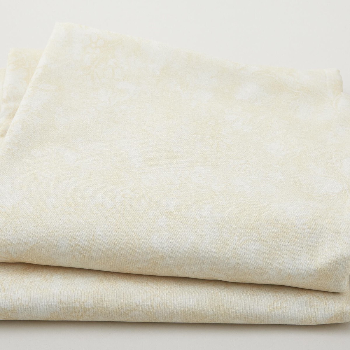 venetian-wall-on-108-widebacks-cream-3-yard-cut