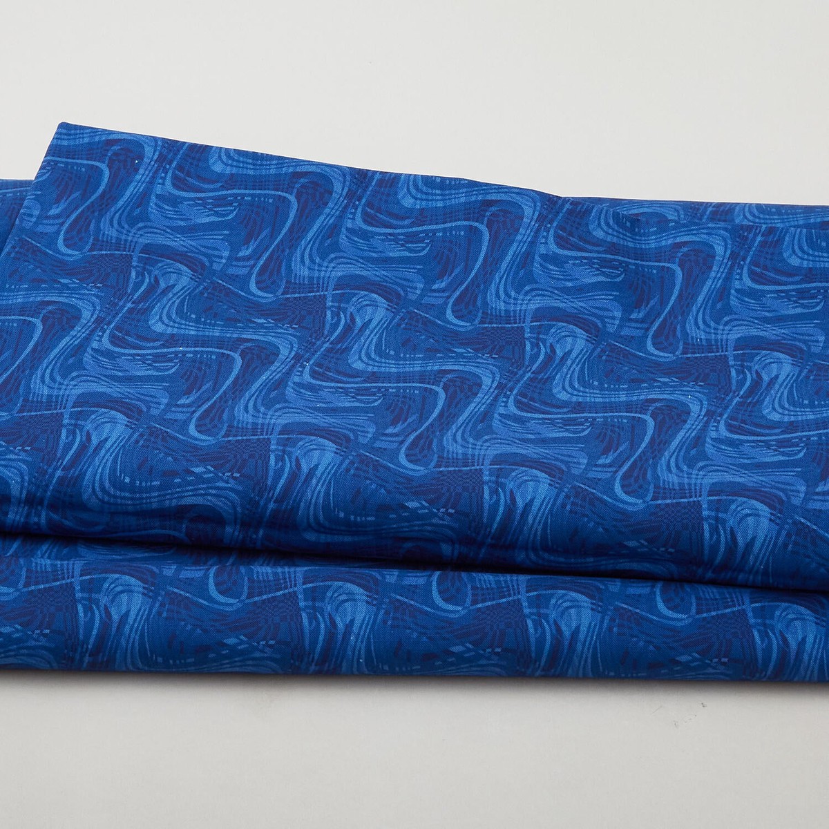 whirlwind-118-wavy-lines-navy-3-yard-cut