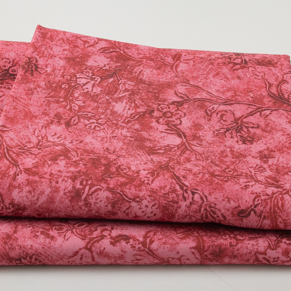 venetian-wall-on-108-widebacks-red-3-yard-cut