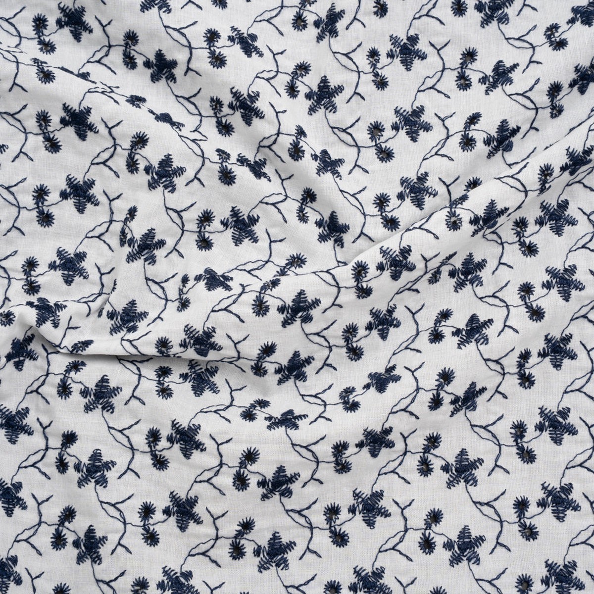 embroidered-eyelet-cotton-voile-navy-blue-and-white-little-flowers-designer-deadstock