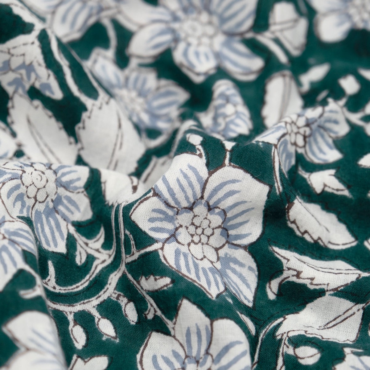 tapestry-block-printed-organic-cotton-batiste-peacock-white