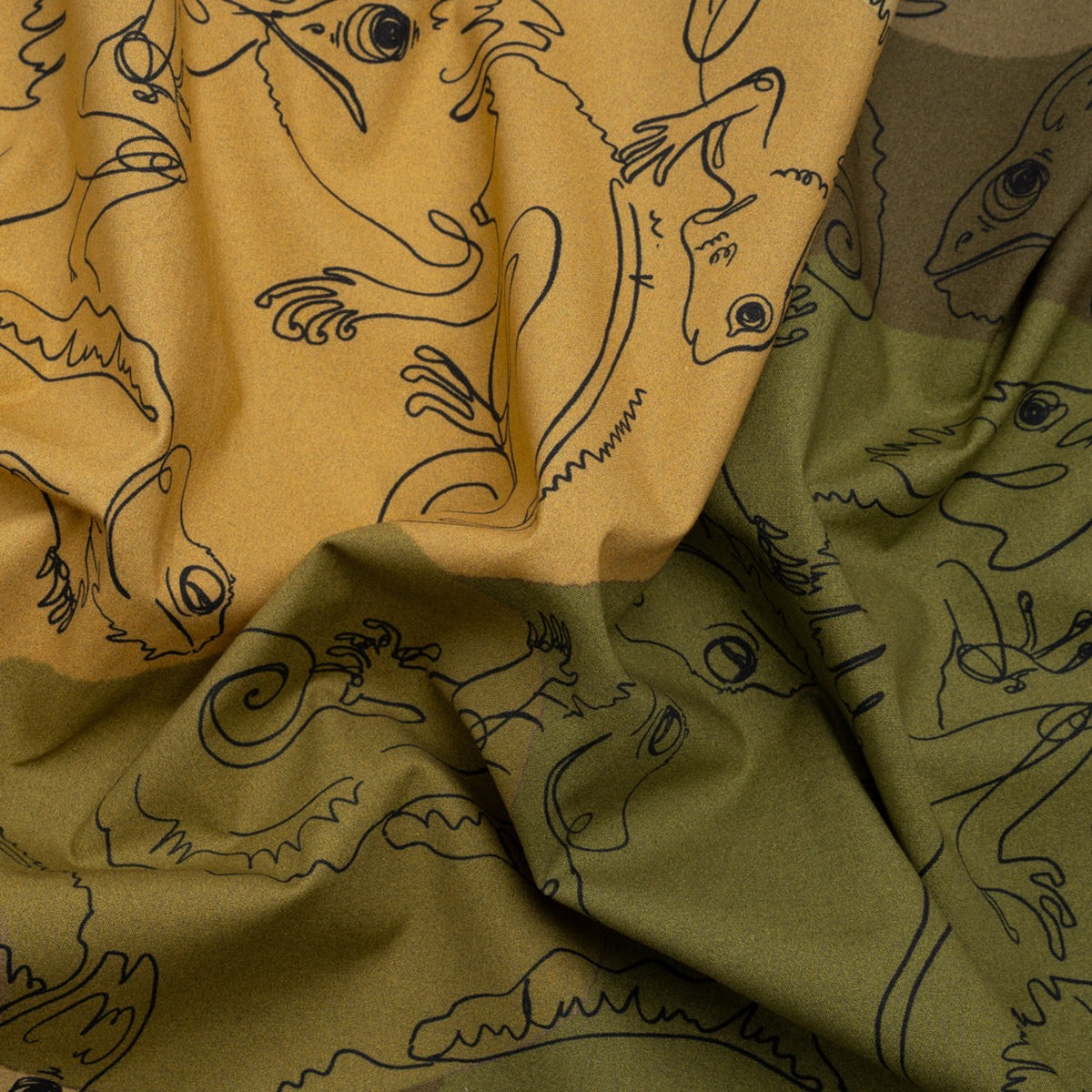 stretch-cotton-poplin-print-green-chameleons-mood-exclusive-commander-of-camouflage