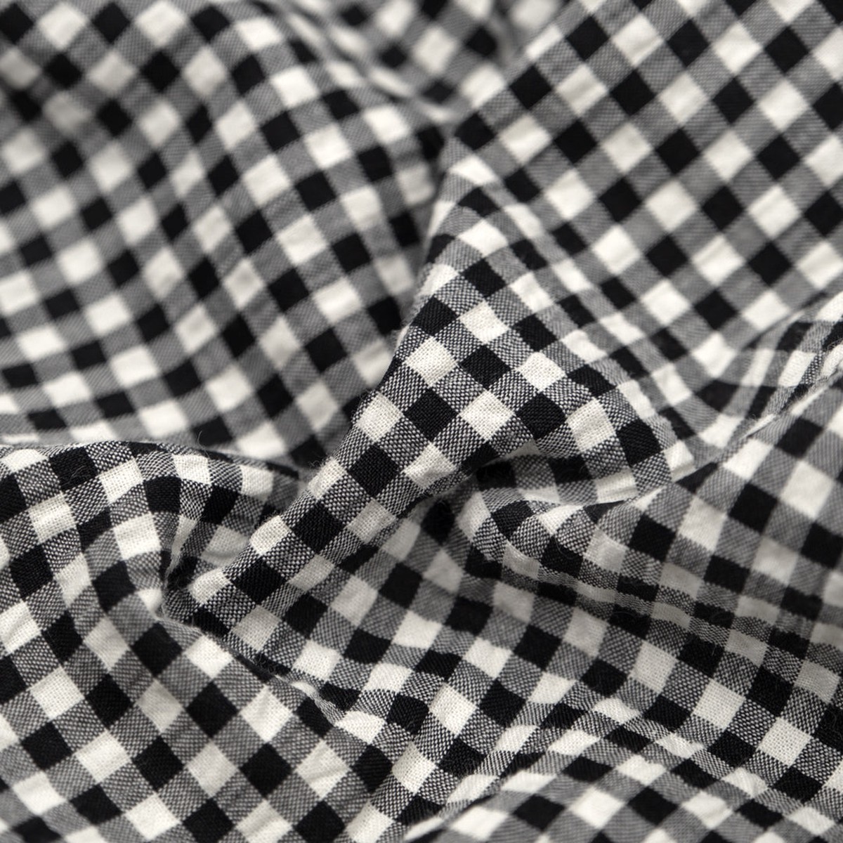 macaron-mini-gingham-seersucker-black-liquorice