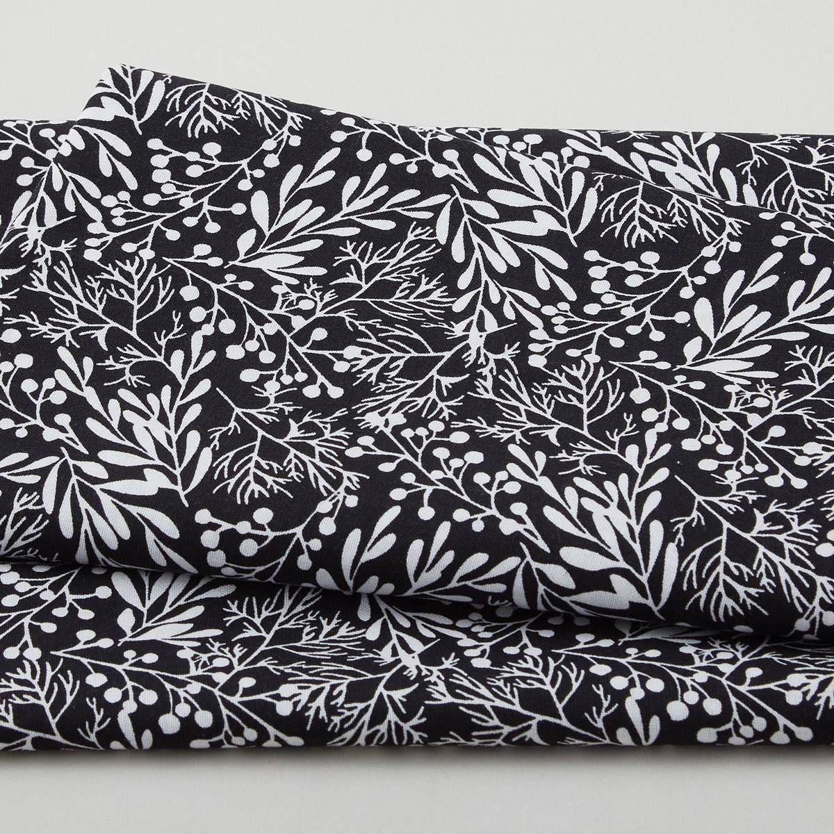 pop-of-red-favorites-sprig-black-2-yard-cut