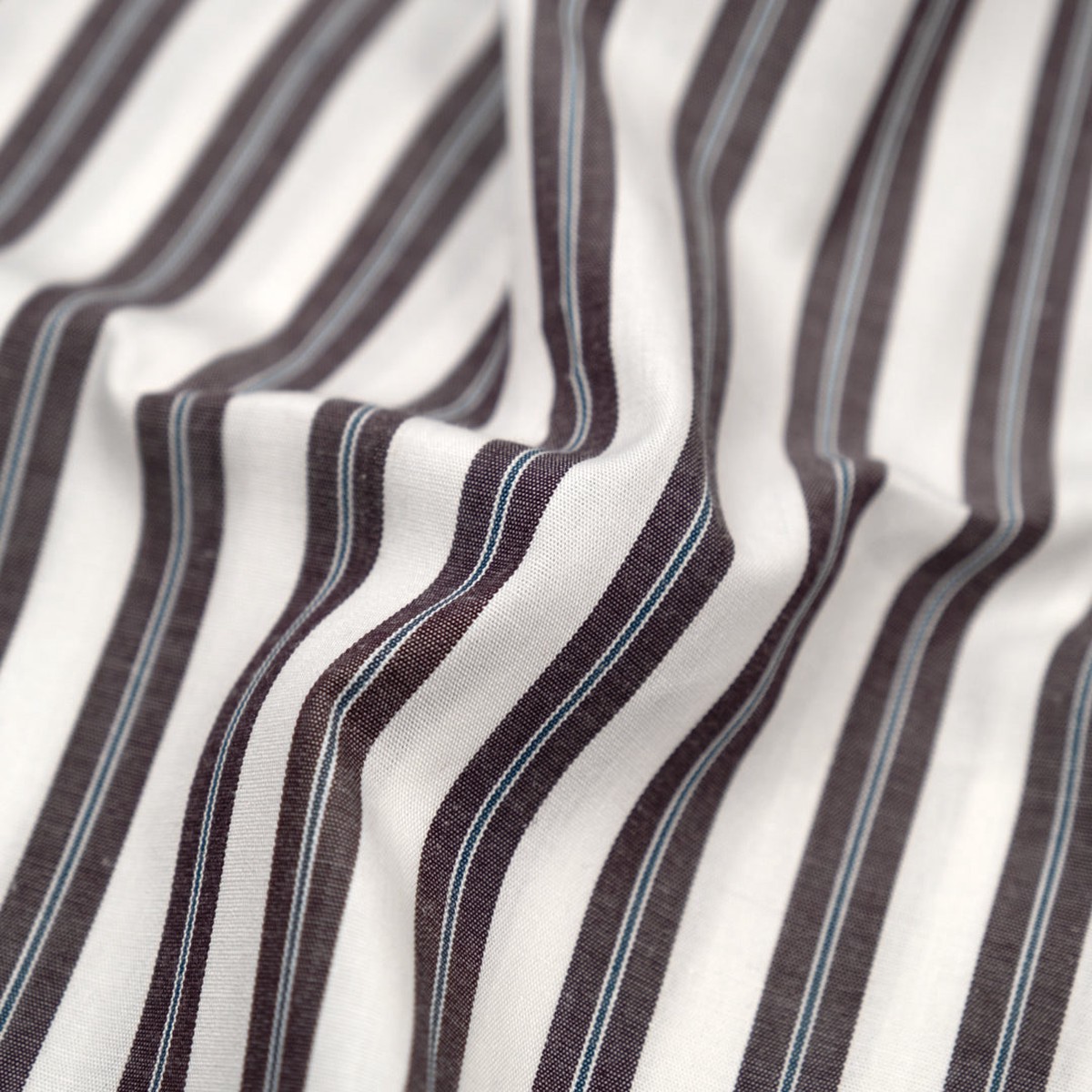 deadstock-stripe-cotton-shirting-fudge-white