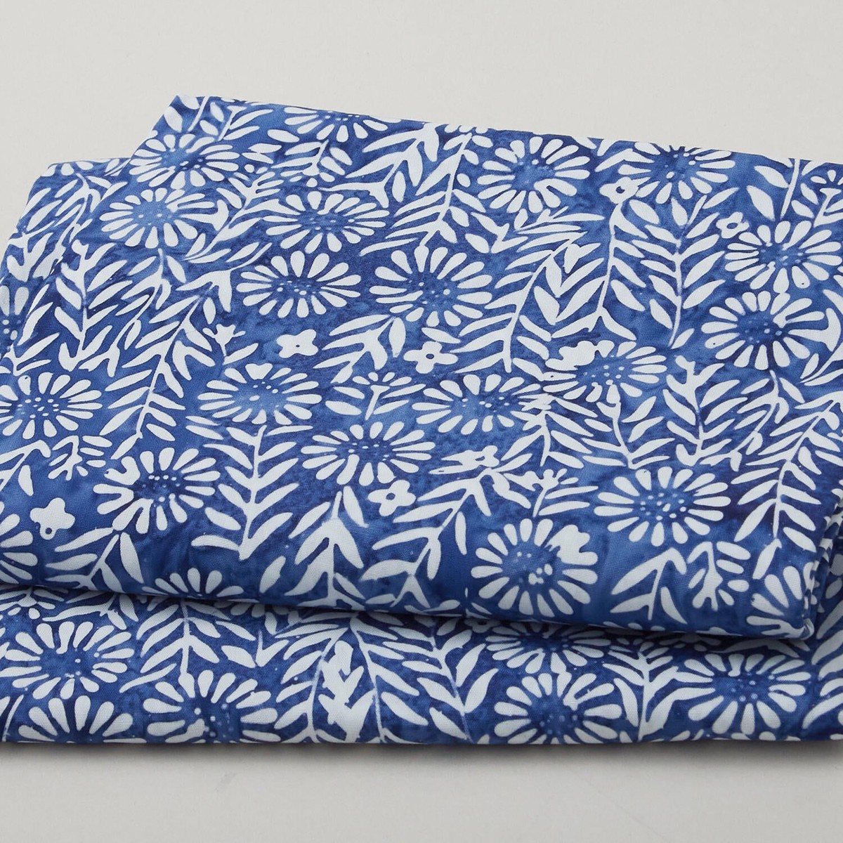 liberty-batiks-favorites-flower-field-blue-cornflower-2-yard-cut