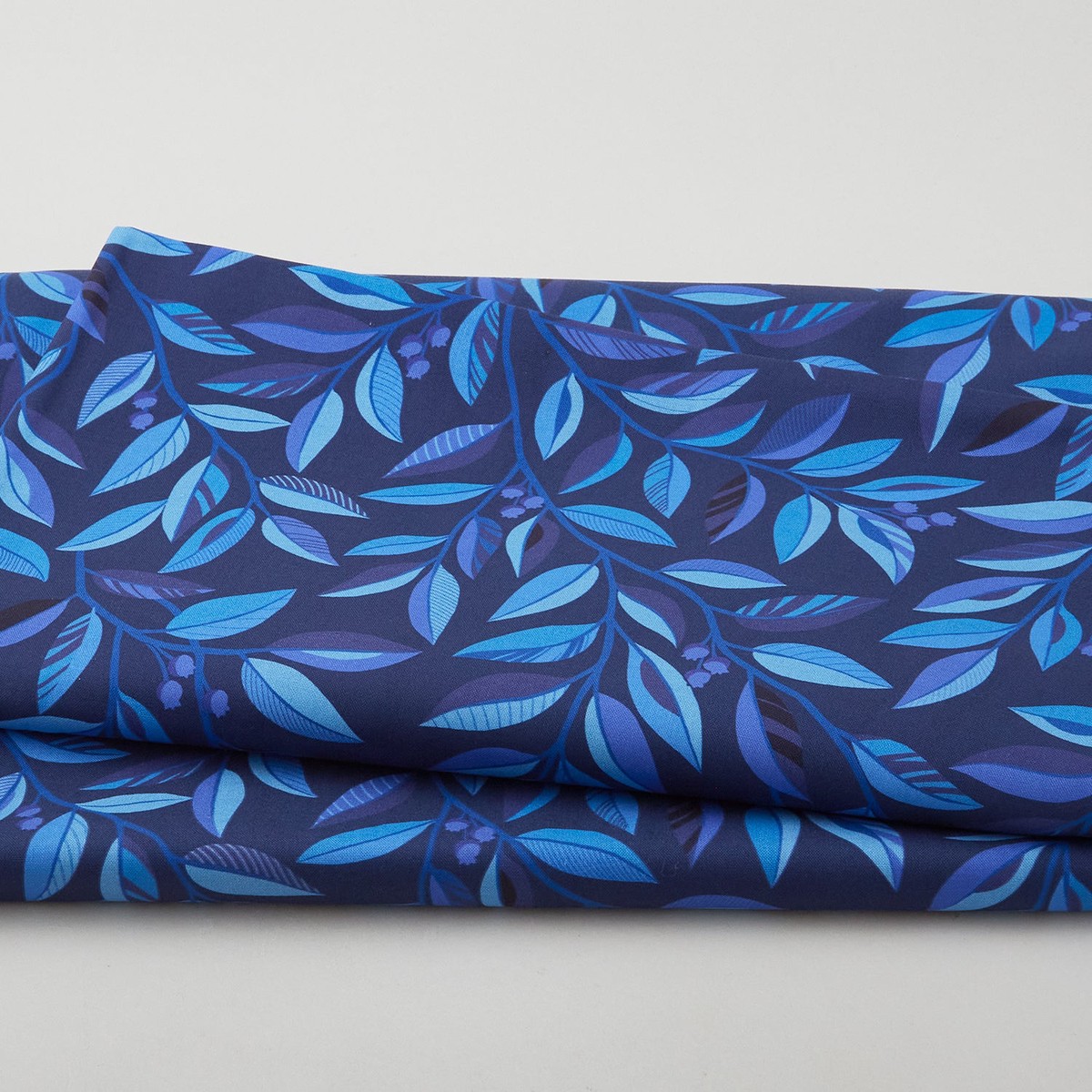 divine-vines-serpentine-vine-blue-118-wide-3-yard-cut