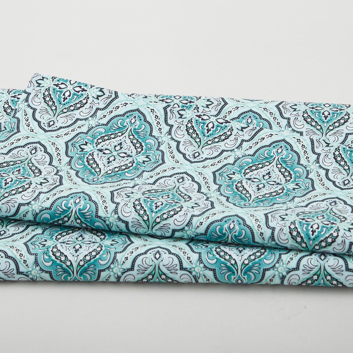 winterberry-floral-winterberry-medallion-sage-2-yard-cut