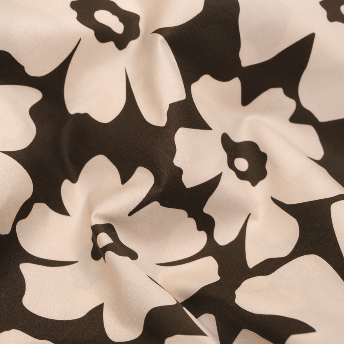 poppy-field-cotton-twill-shirting-umber-ecru
