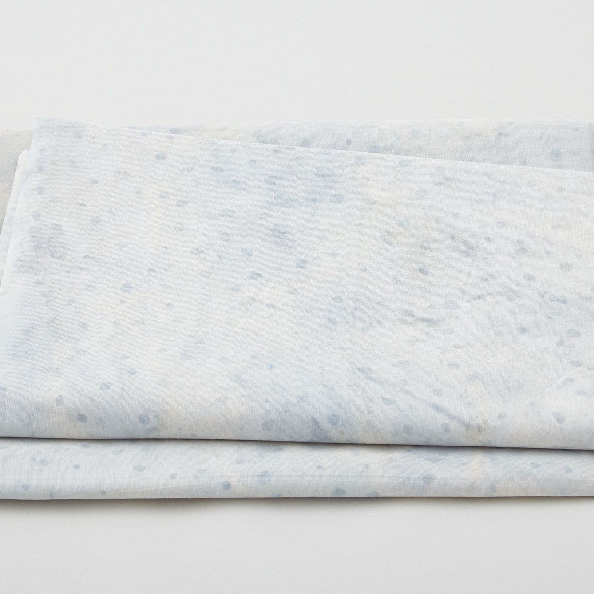 gatsby-batiks-ditzy-dots-grey-2-yard-cut