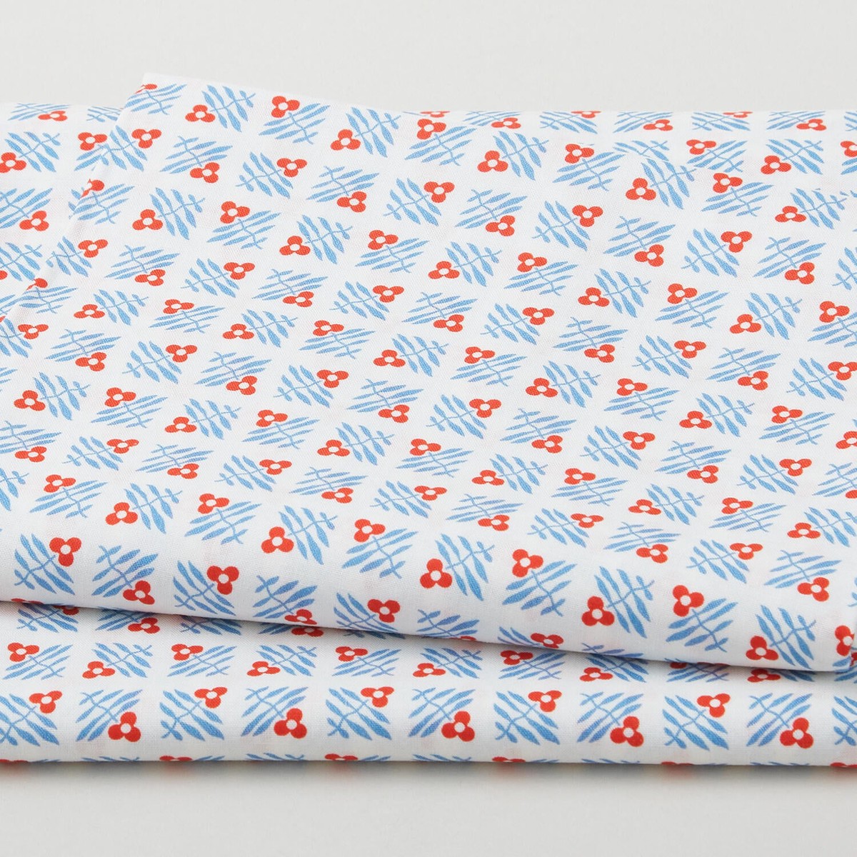 picnics-and-parades-favorites-americana-square-flowers-2-yard-cut