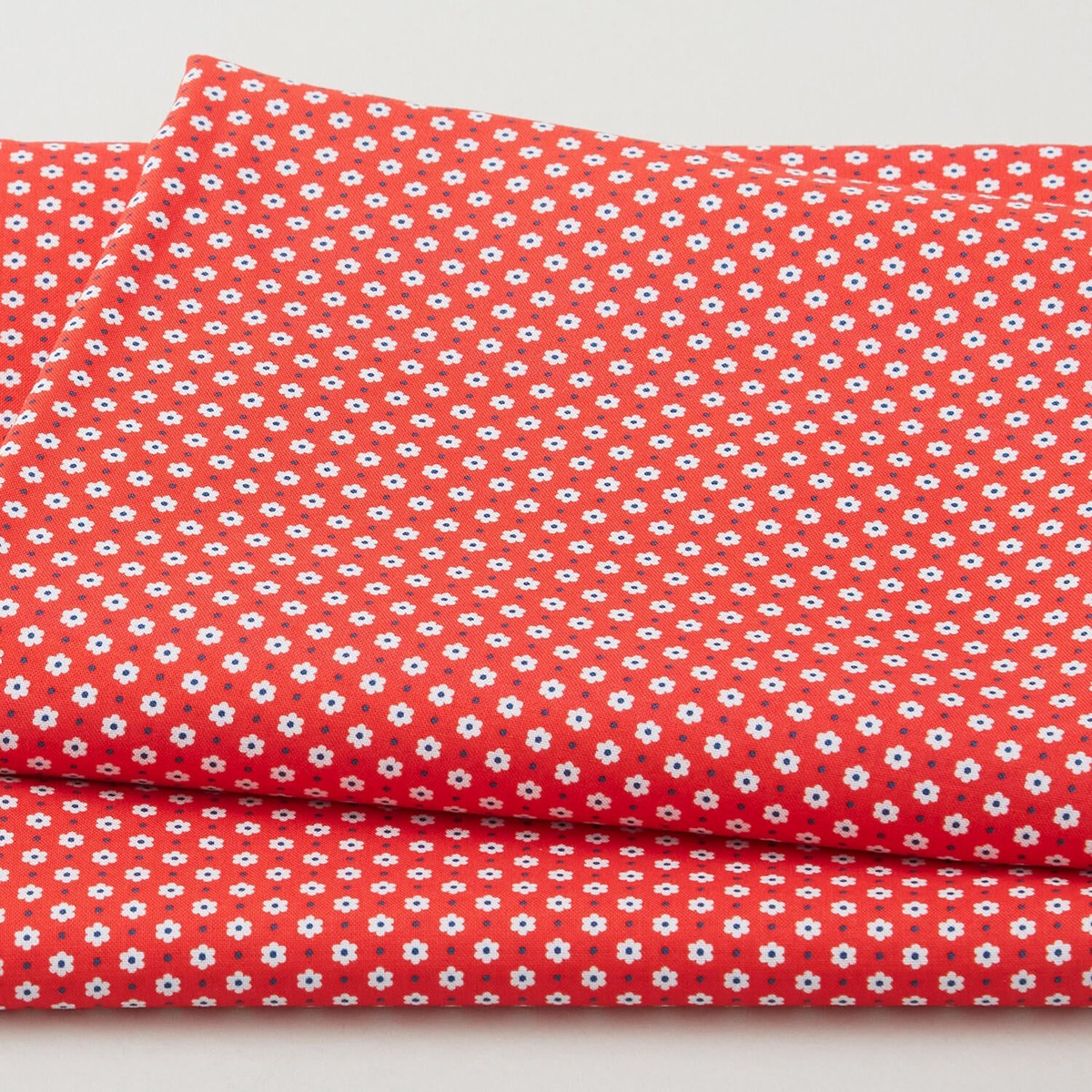 picnics-and-parades-favorites-punch-flowers-2-yard-cut