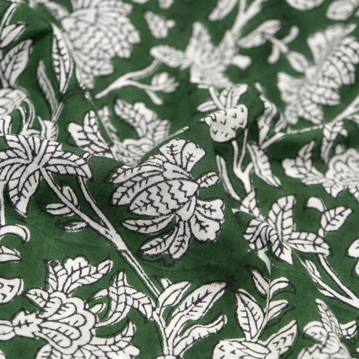 tapestry-block-printed-organic-cotton-batiste-evergreen-white