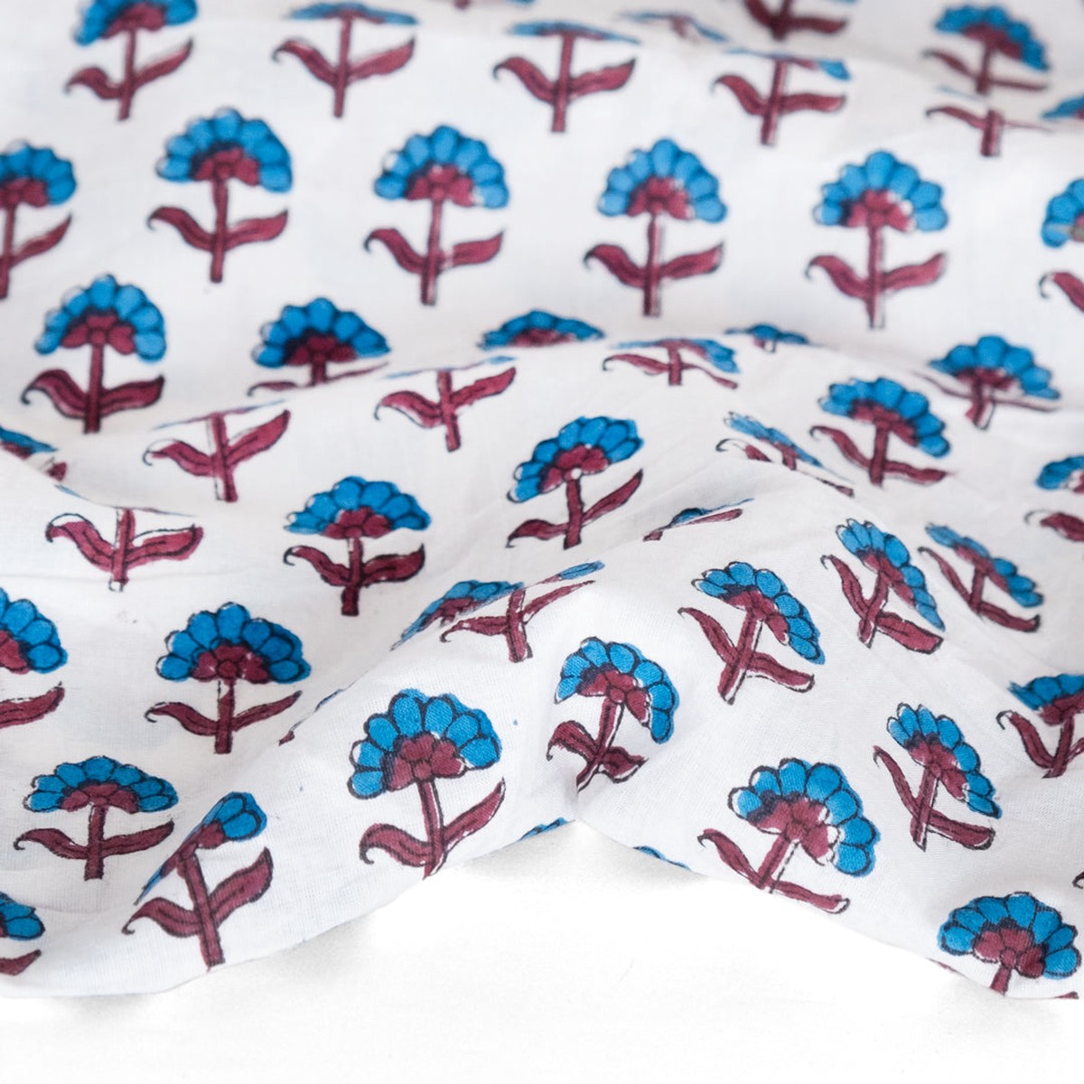 bloom-block-printed-organic-cotton-batiste-white-ocean