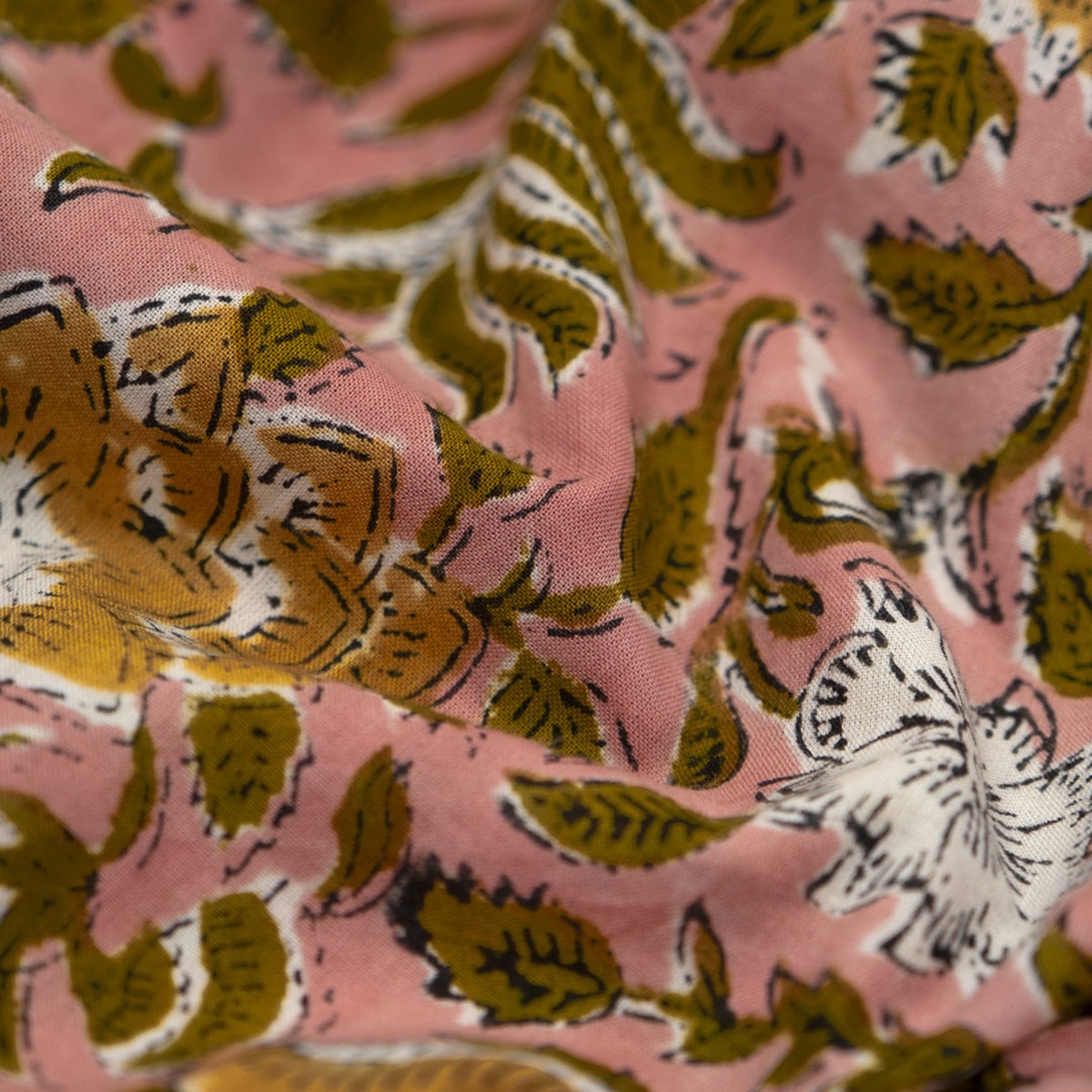 tapestry-block-printed-organic-cotton-batiste-dusty-rose-elmwood