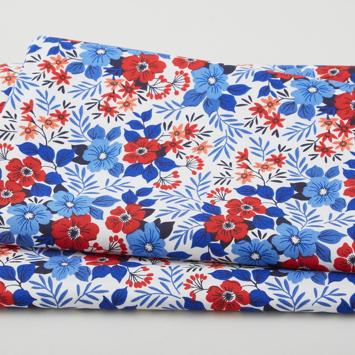 tried-true-favorites-flowers-ivory-2-yard-cut